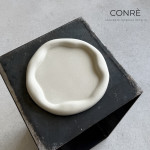 Betoninis padėklas POND Ivory, 19x19,5 cm | MR. CLAY